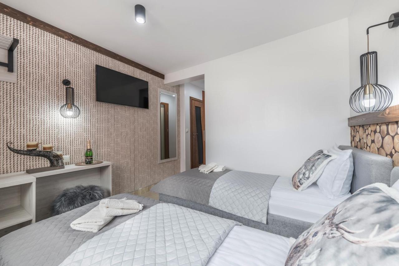 Bialy Jelen Z Basenem I Jacuzzi Panzió Ostrowsko Kültér fotó