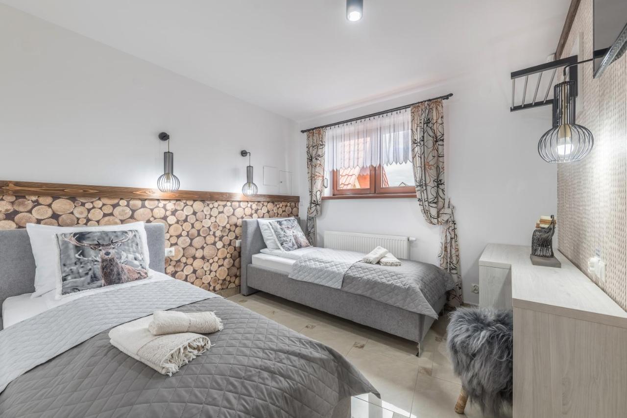 Bialy Jelen Z Basenem I Jacuzzi Panzió Ostrowsko Kültér fotó