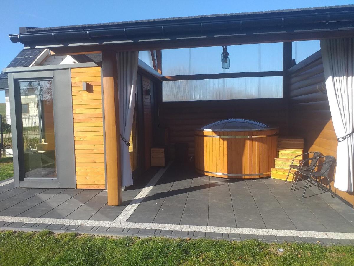 Bialy Jelen Z Basenem I Jacuzzi Panzió Ostrowsko Kültér fotó