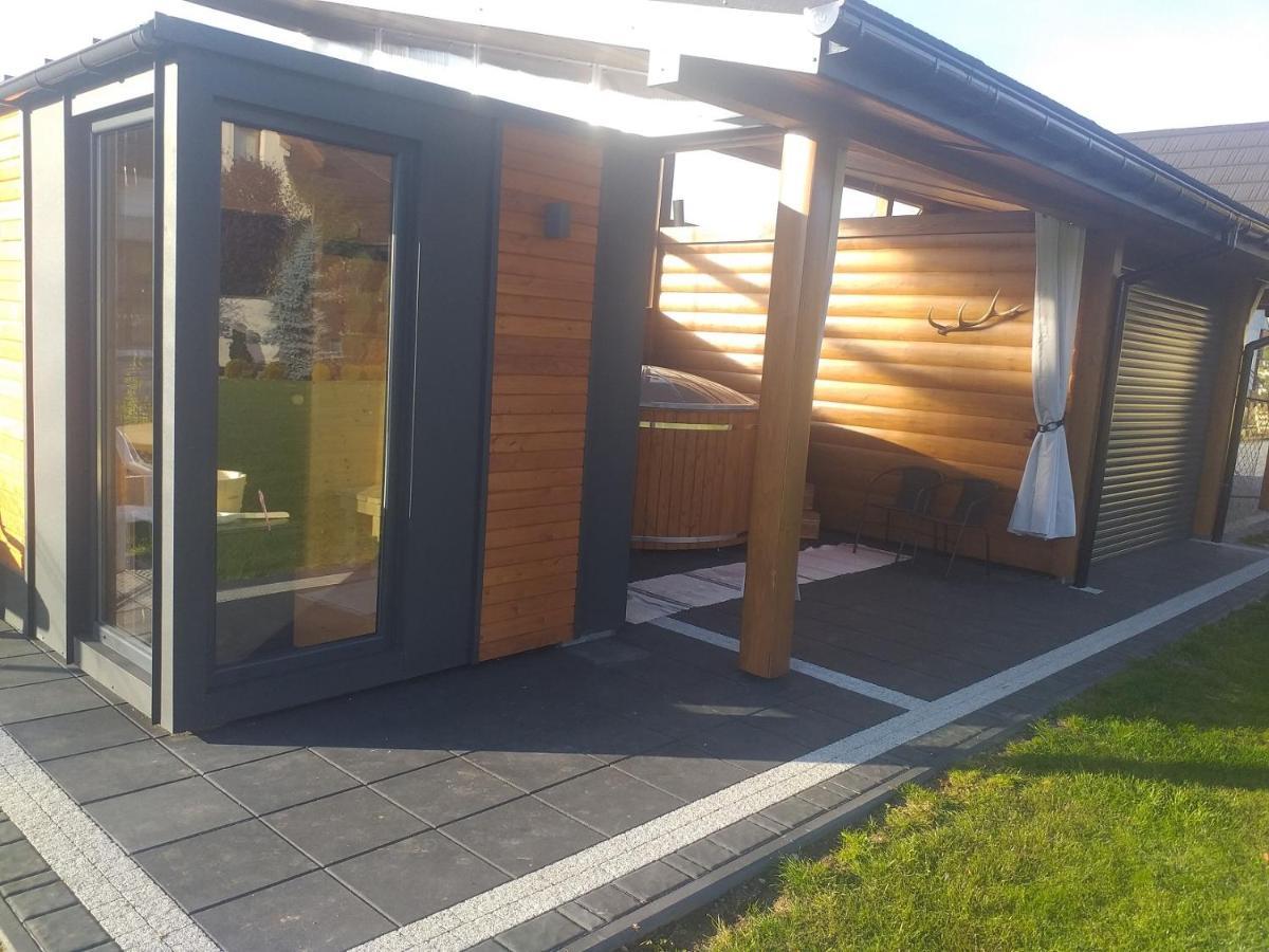 Bialy Jelen Z Basenem I Jacuzzi Panzió Ostrowsko Kültér fotó